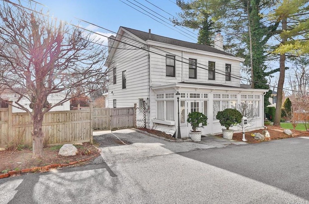 20 Union St, Briarcliff, NY 10510
