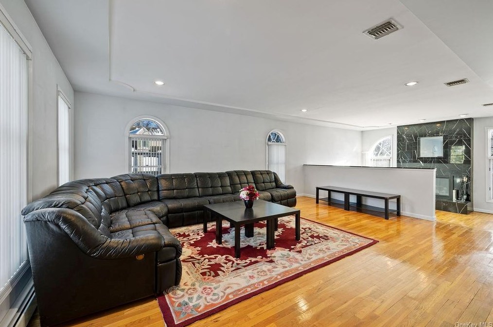 4 Arbor Ct, Mount Ivy NY  10970-2842 exterior