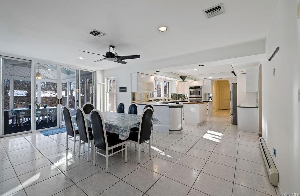 4 Arbor Ct, Mount Ivy NY  10970-2842 exterior