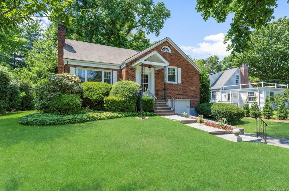 213 Murray Ave, Larchmont, NY 10538