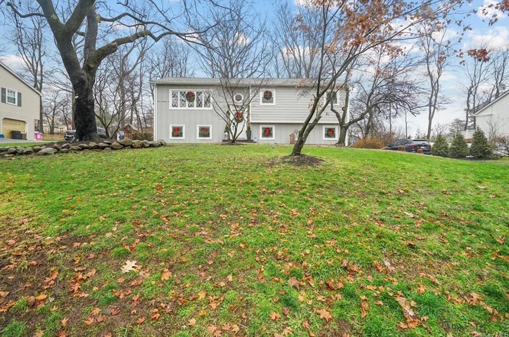 575 Babbling Brook Ln, Valley Cottage, NY 10989