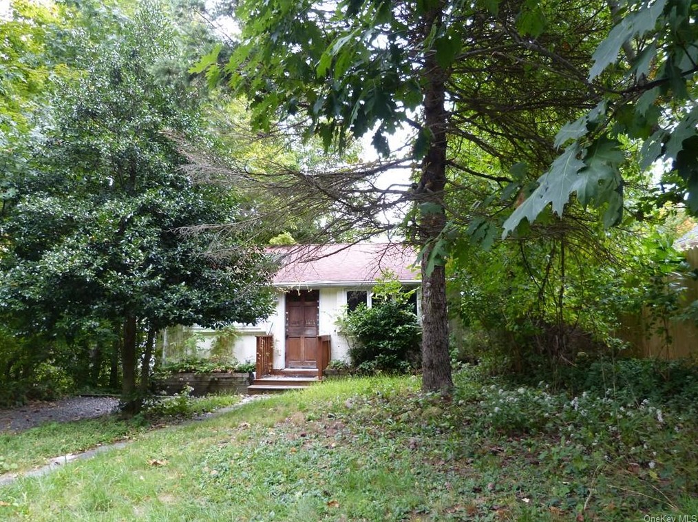 4 Bolling Rd, Yorktown Hgts, NY 10598