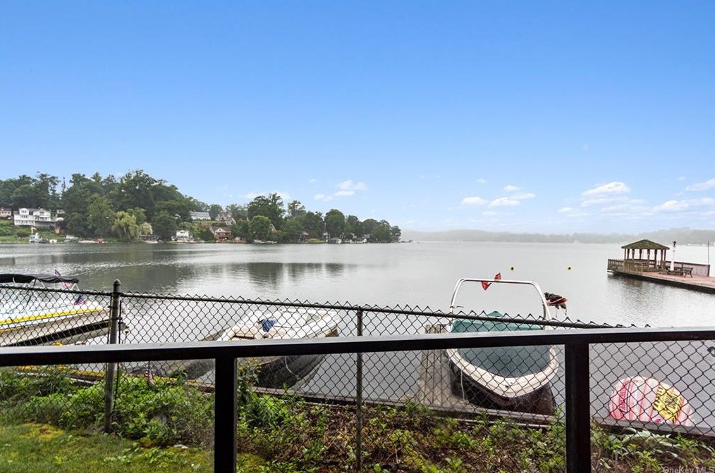 4 Marina Dr #q1, Mahopac, NY 10541