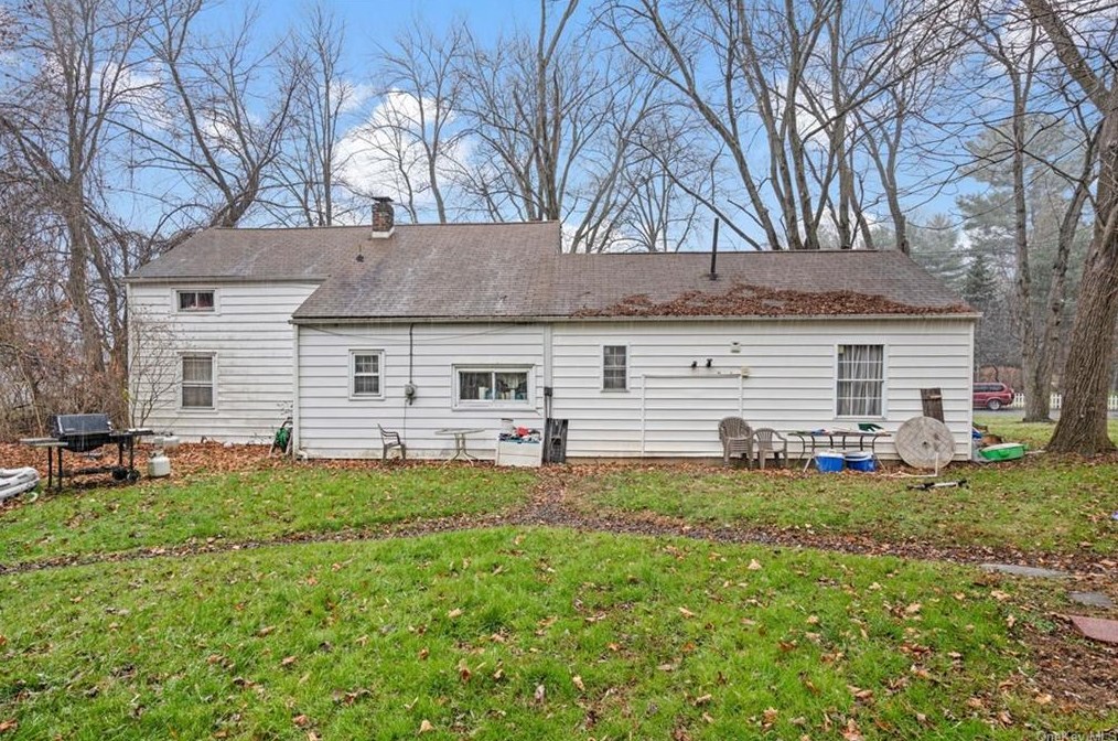 6 Schoolhouse Ln, Poughkeepsie NY  12603-4908 exterior