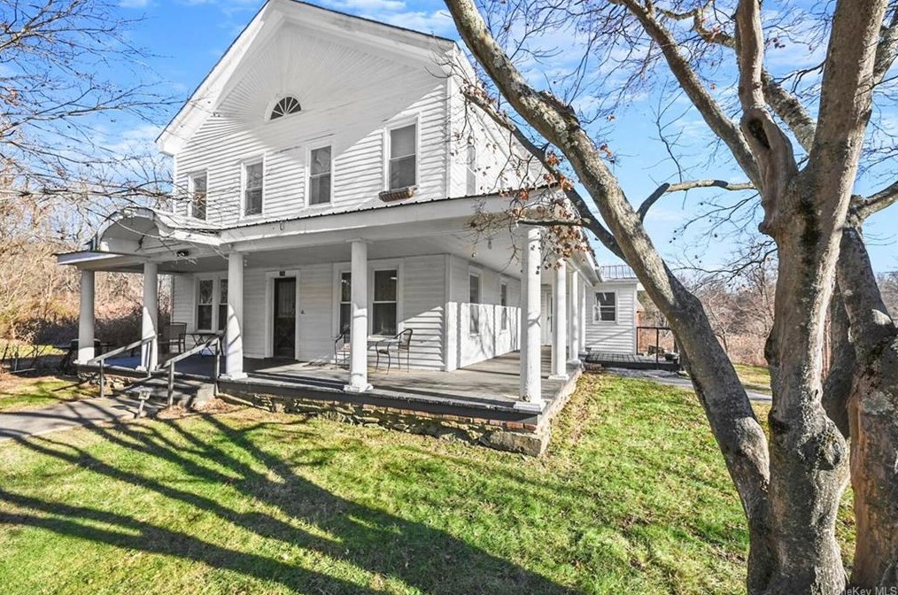 256 Oscawana Lake Rd, Tompkins Corners, NY 10579