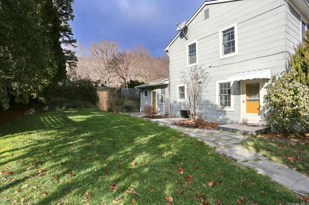 14 River Rd, Tomkins Cove, NY 10986