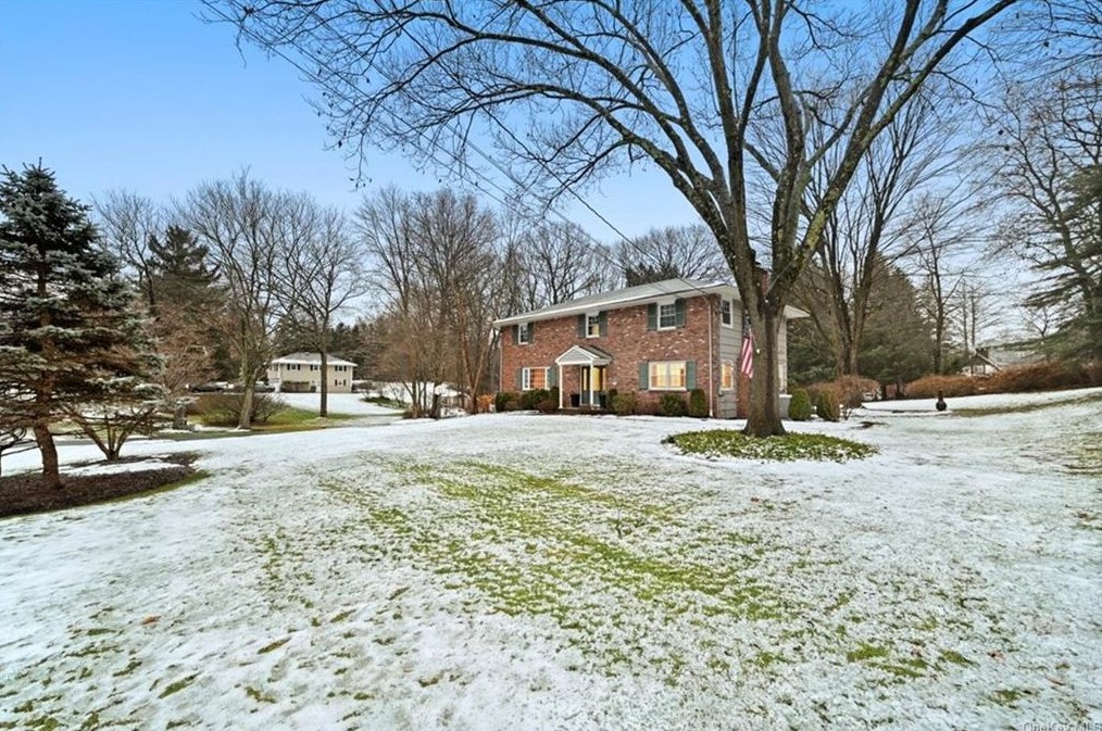 11 Orchard Cir, Airmont, NY 10901