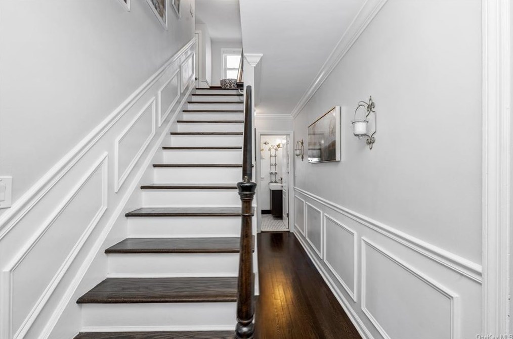 165 Park Dr, Yonkers, NY 10709-5100