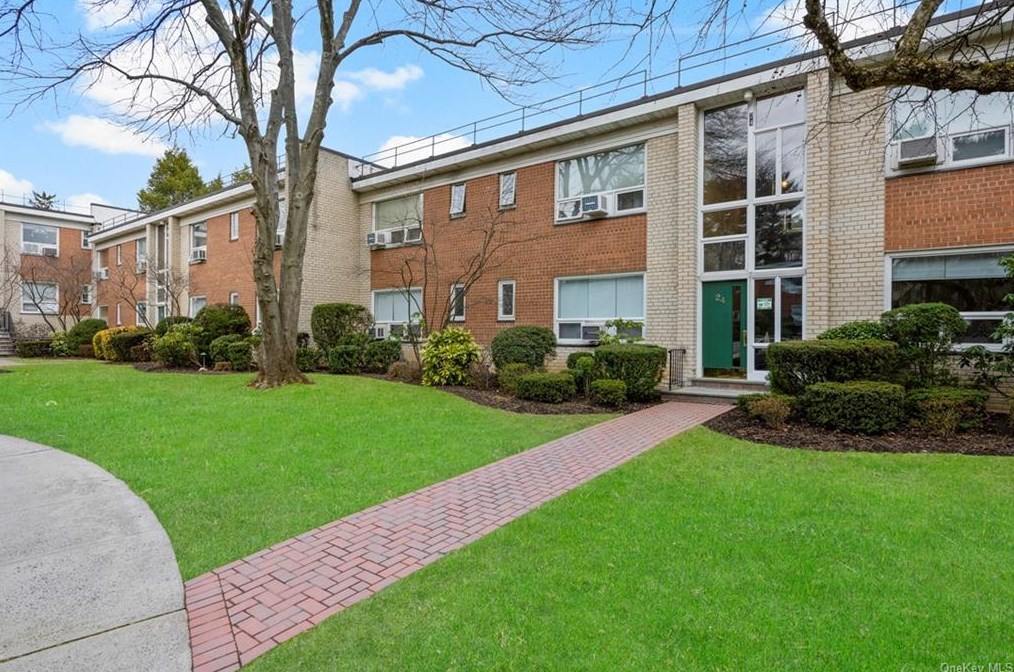 24 Channing Pl, Yonkers, NY 10709-1029