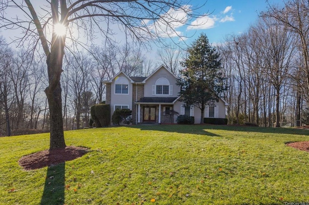9 Patriot Dr, Chestnut Ridge, NY 10952-4424