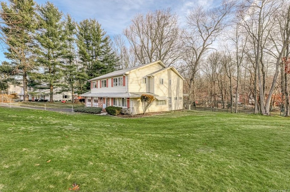4 Pine Rd, Airmont, NY 10901