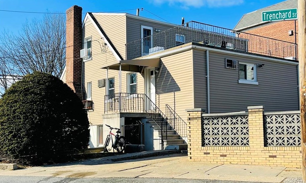 161 Trenchard St, Yonkers, NY 10704-2246
