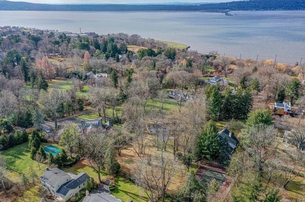 39 Fargo Ln, Irvington on Hudson, NY 10533