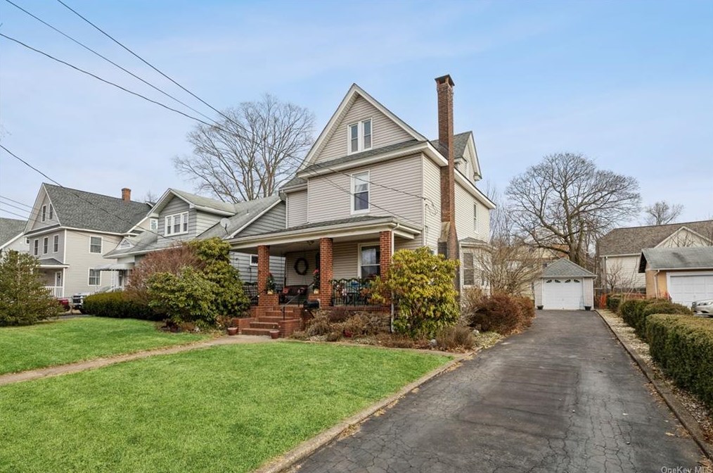 94 Washington Ave, Airmont, NY 10901