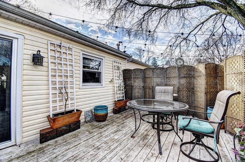 18 Split Tree Dr, Newburgh NY  12553-7832 exterior