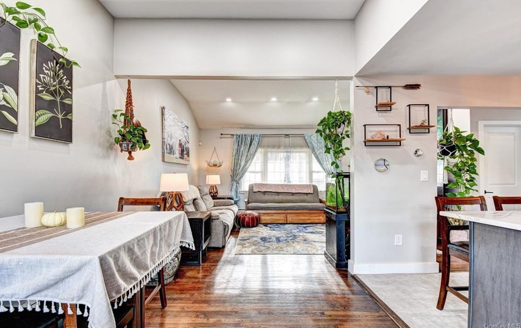 18 Split Tree Dr, Newburgh NY  12553-7832 exterior