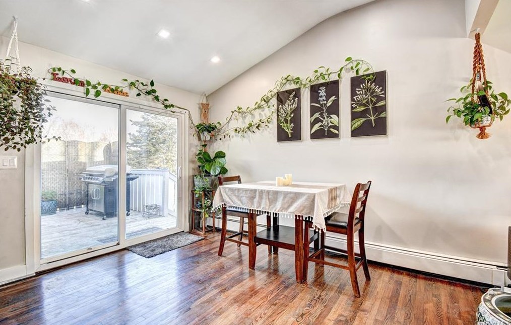 18 Split Tree Dr, Newburgh NY  12553-7832 exterior