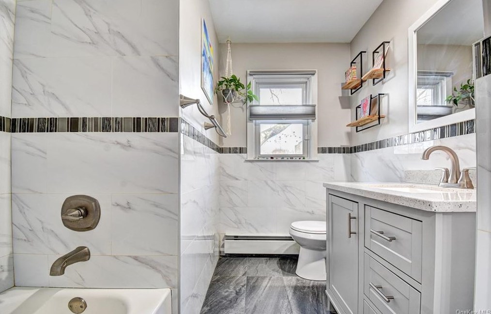 18 Split Tree Dr, Newburgh NY  12553-7832 exterior