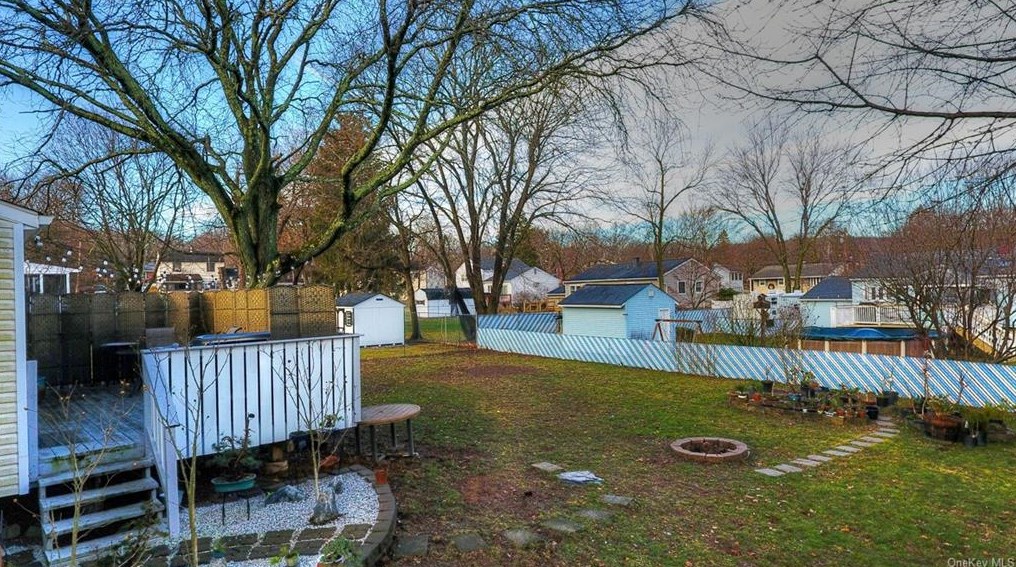 18 Split Tree Dr, Newburgh NY  12553-7832 exterior