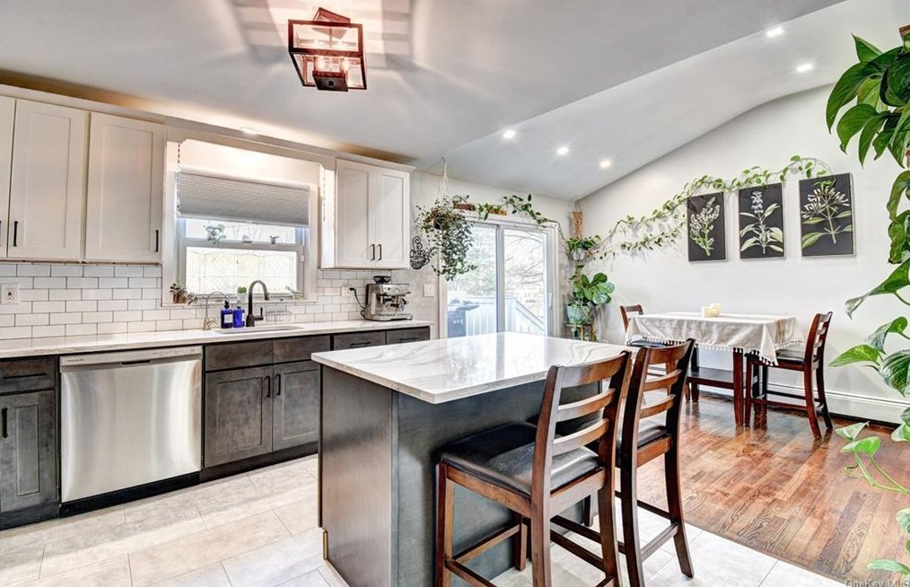 18 Split Tree Dr, Newburgh NY  12553-7832 exterior