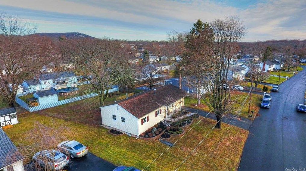 18 Split Tree Dr, Newburgh NY  12553-7832 exterior