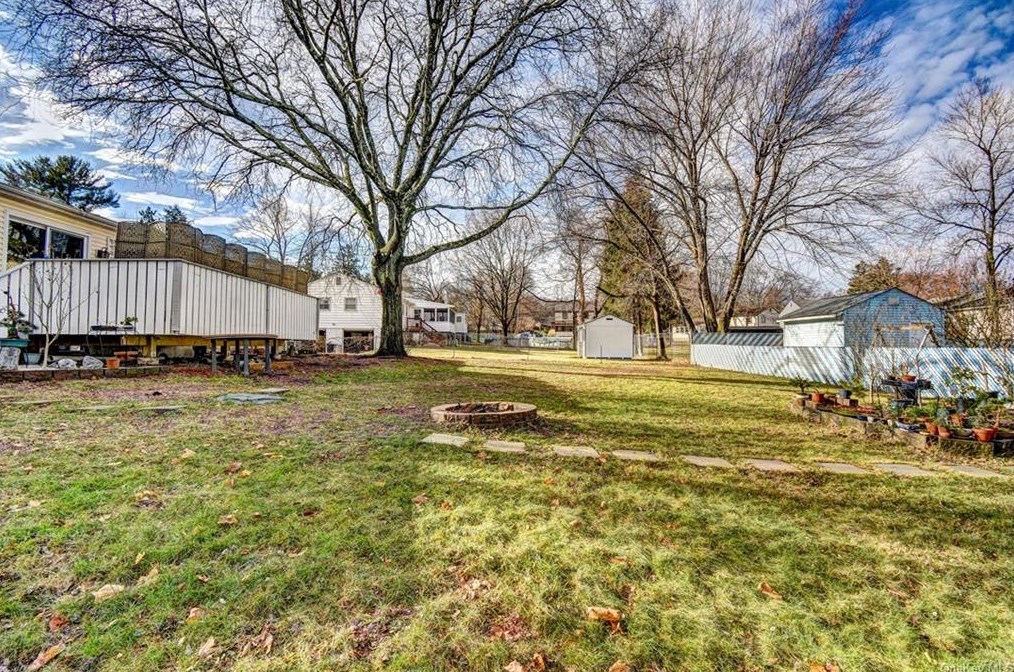 18 Split Tree Dr, Newburgh NY  12553-7832 exterior