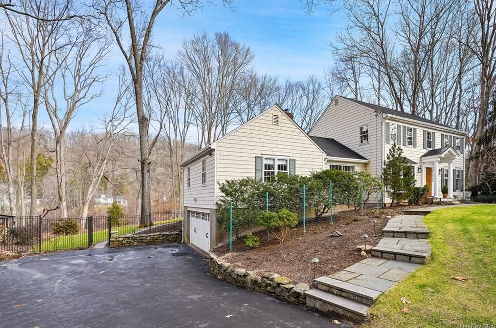 31 Ambler Dr, Bedford, NY 10506-1540