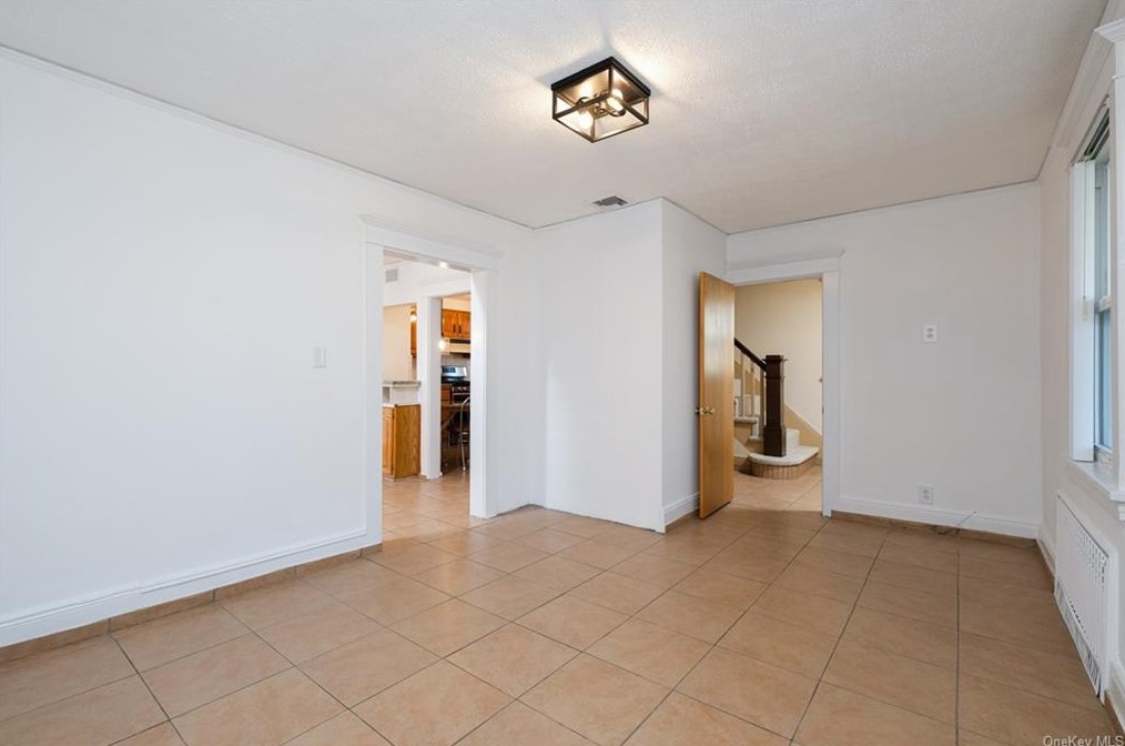 26 Weeks Pl, New Rochelle, NY 10801