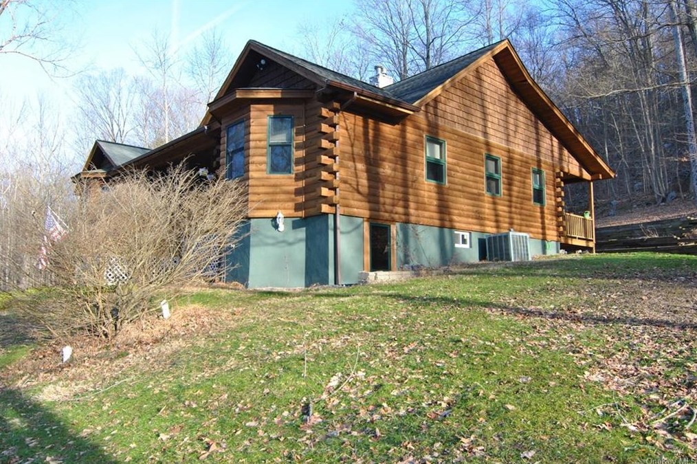 899 Lakes Rd, Monroe, NY 10950-5167