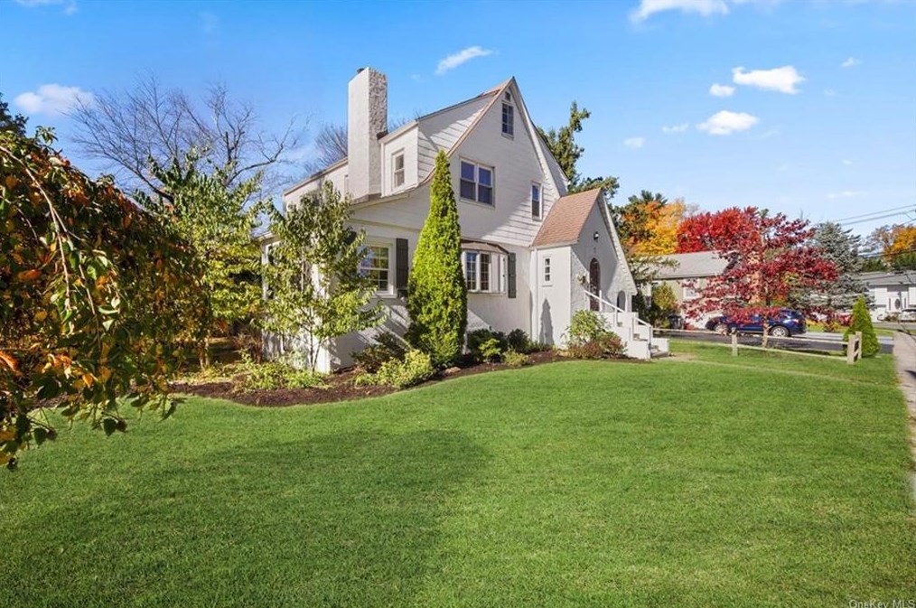 2 Tennyson St, Hartsdale, NY 10530