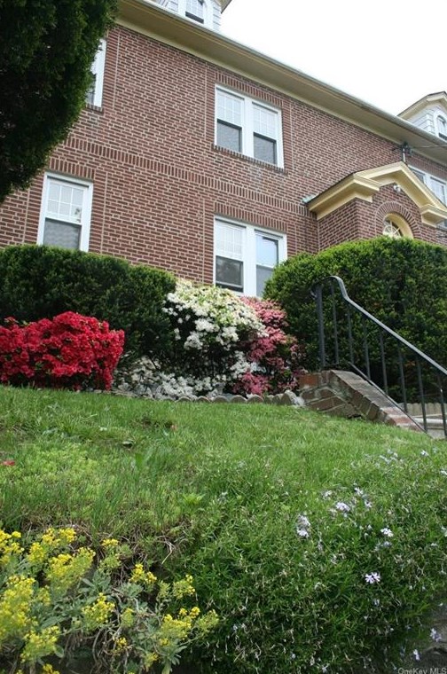 27 Courter Ave #1r, Yonkers, NY 10705