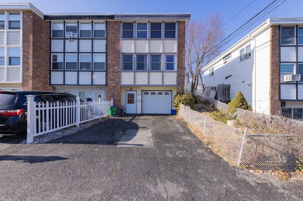 37 Overlook Rd, West Haverstraw, NY 10993-1011