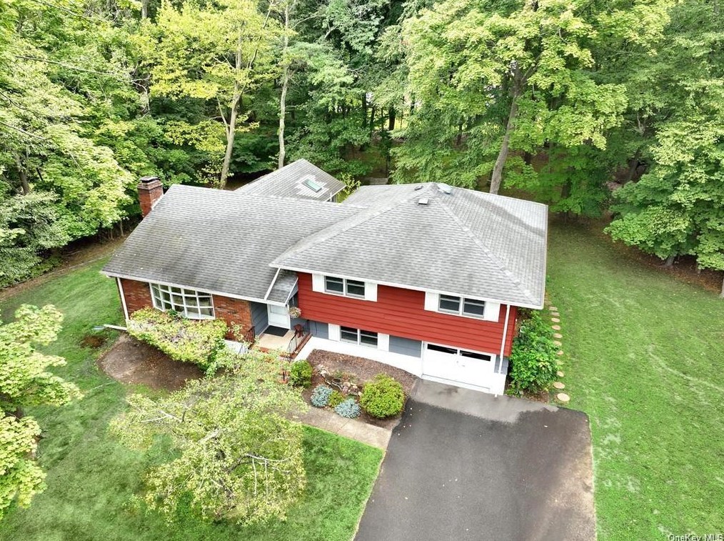5 Glenbrook Rd, Chestnut Ridge, NY 10952