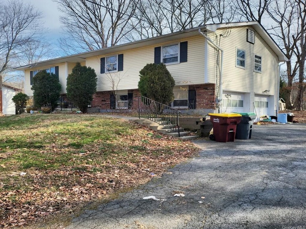 42 Alexander Rd, Monroe, NY 10950-4239