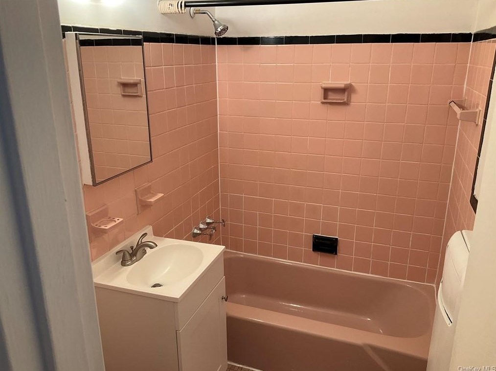 52 Yonkers Ter, Yonkers NY  10704-3316 exterior