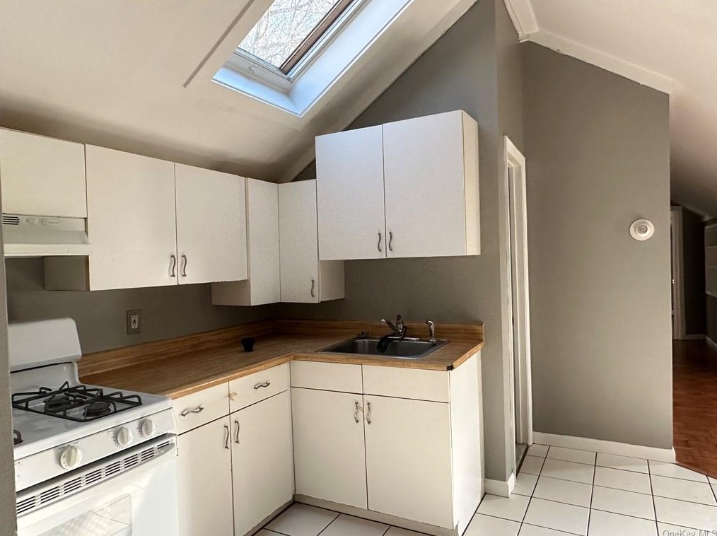 2 School St #1a, Poughkeepsie, NY 12601