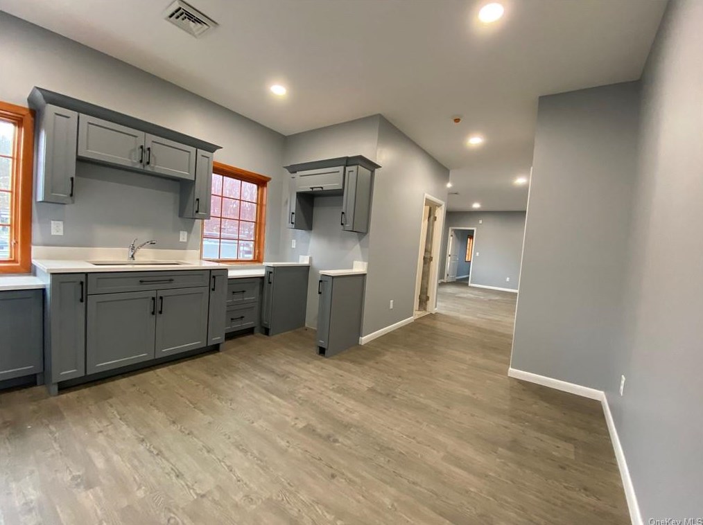 162 N Main St #a, Florida, NY 10921