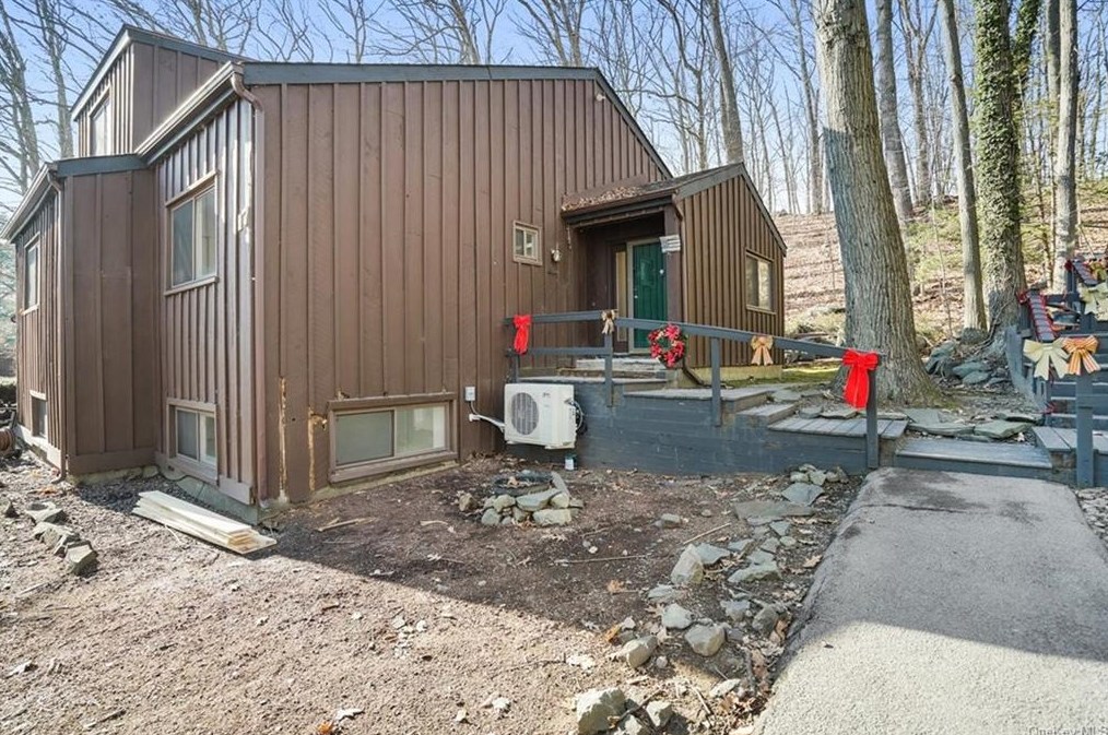 17 Terra Ct, Highland Mills, NY 10930