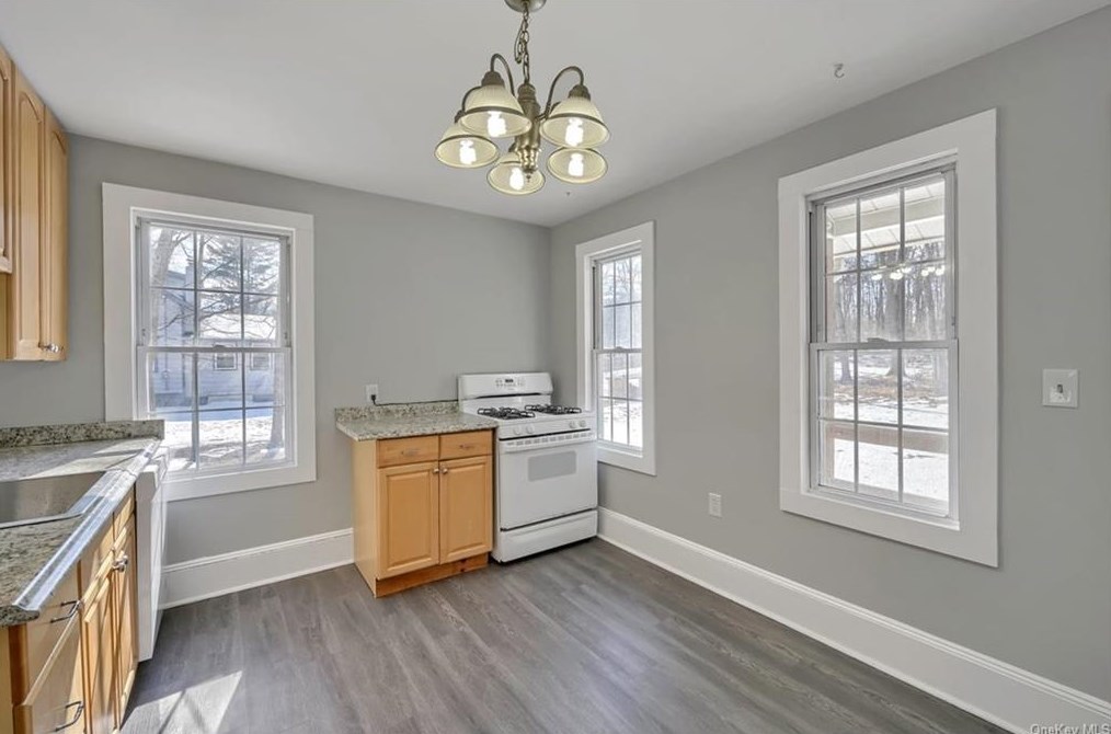 83 North Ave, Pleasant Valley, NY 12569