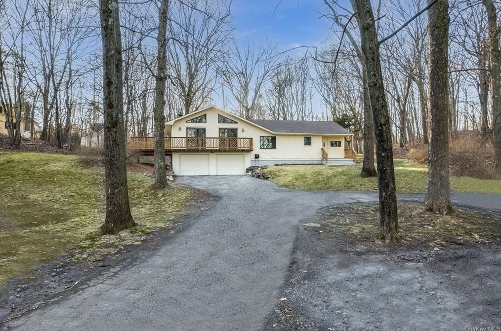 225 Smith Rd, Verbank, NY 12585-5056