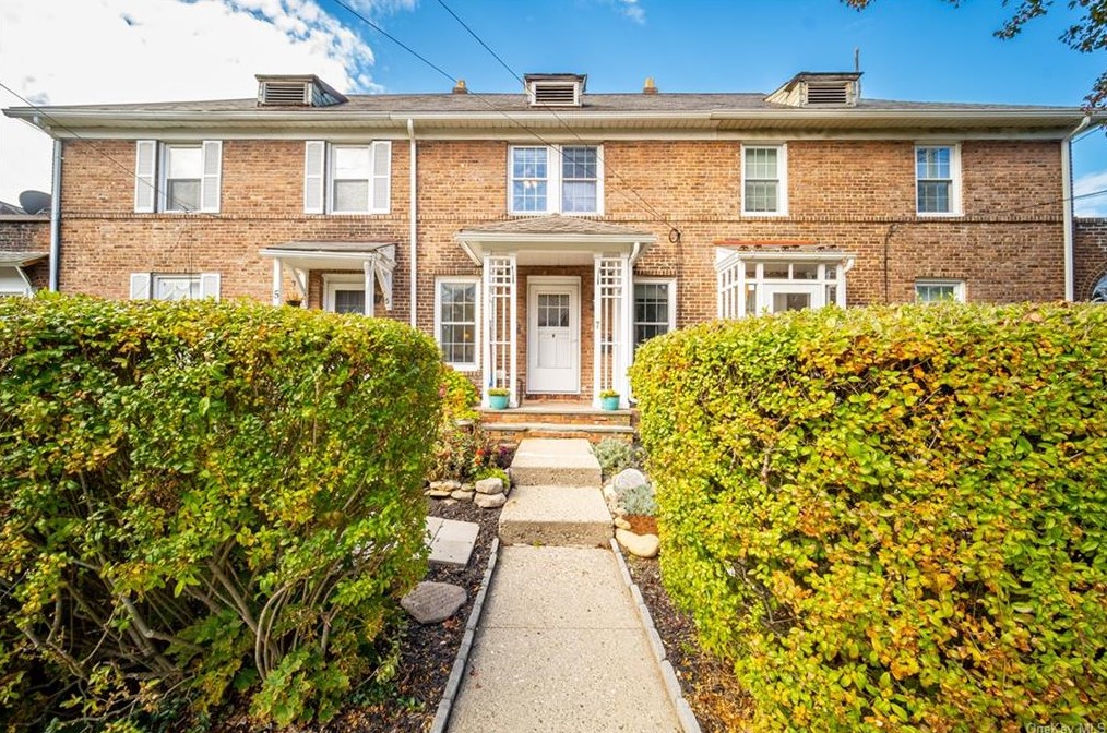 7 Lilly St, Newburgh, NY 12550-4304
