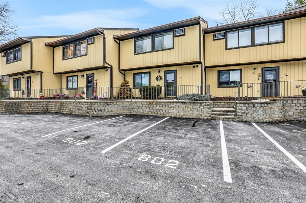 803 Chelsea Cv, East Fishkill, NY 12533-6907