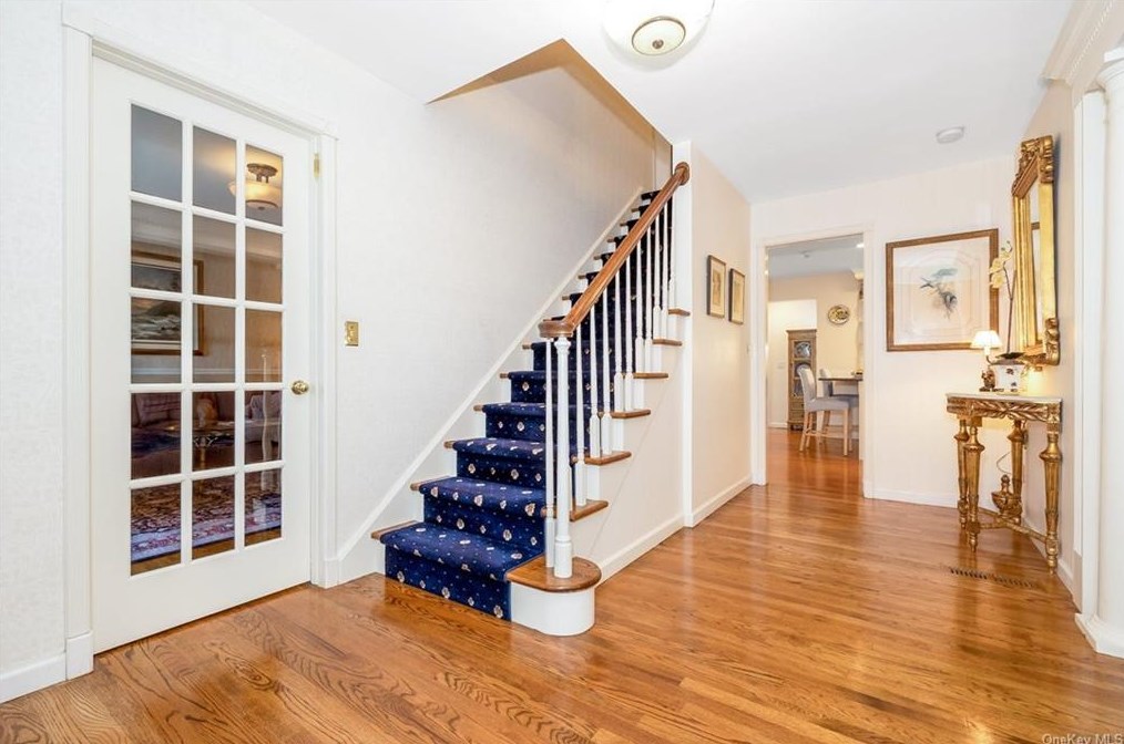 33 Creighton Ln, Briarcliff, NY 10510