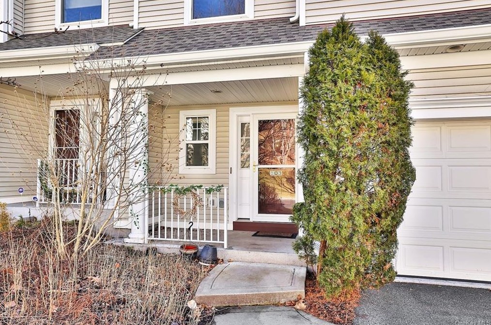 103 Hillcrest Ln, Peekskill, NY 10566-6928