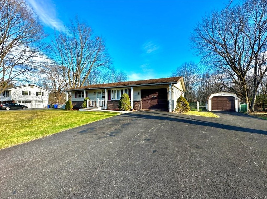 45 Eisenhower Dr, Middletown, NY 10940