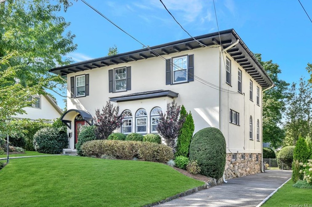 32 Lincoln St, Larchmont, NY 10538-2706