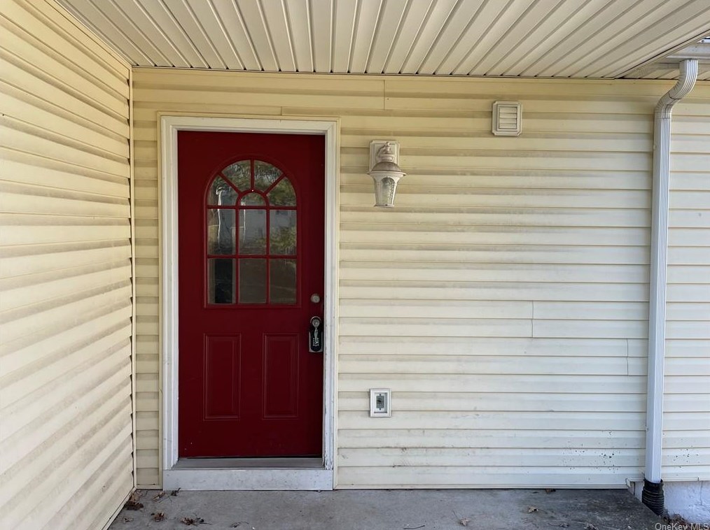 17 North St #a, Montrose, NY 10548
