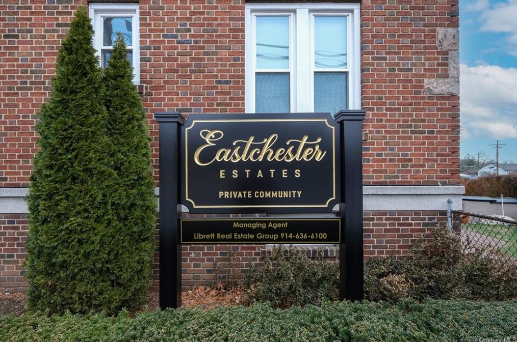 2 Lockwood Ave, Yonkers NY  10701-5504 exterior