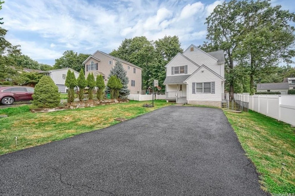 9 Mountainview Ave, Airmont, NY 10901