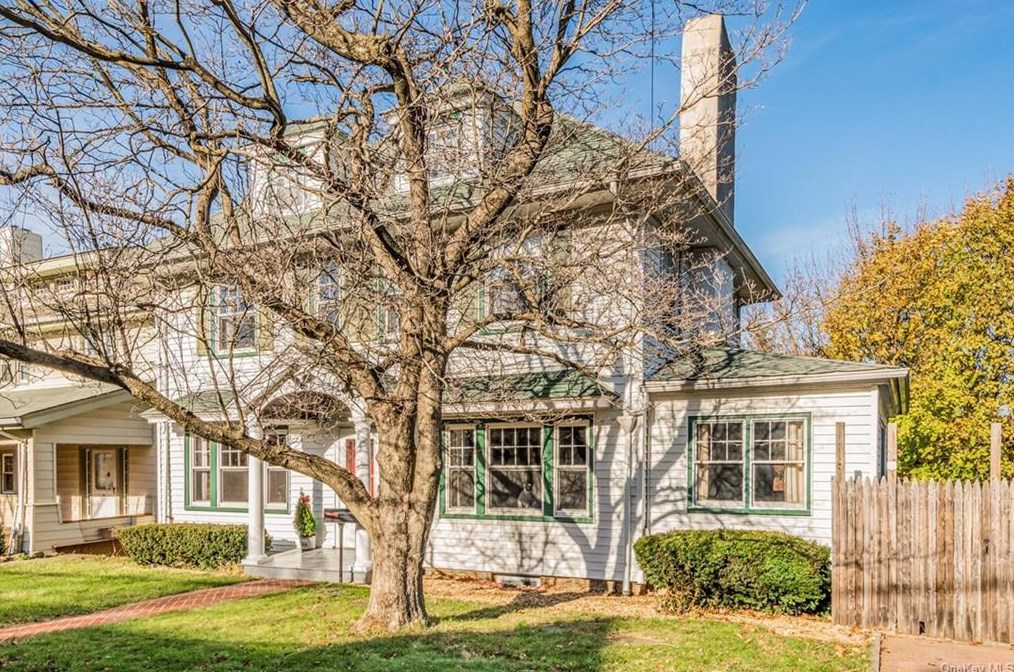 45 Morsemere Pl, Yonkers, NY 10701-1538